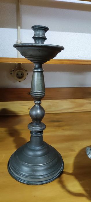 Conjunto antigo de terrina e 2 castiçais em estanho435434401175316481