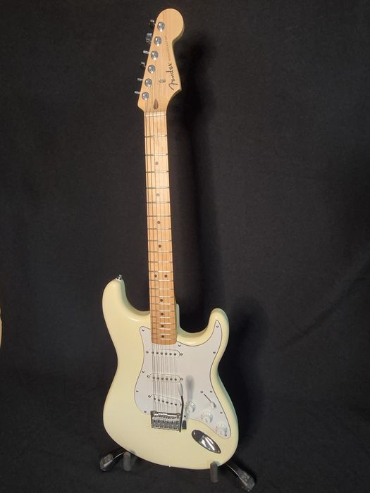 Fender Standard Strat