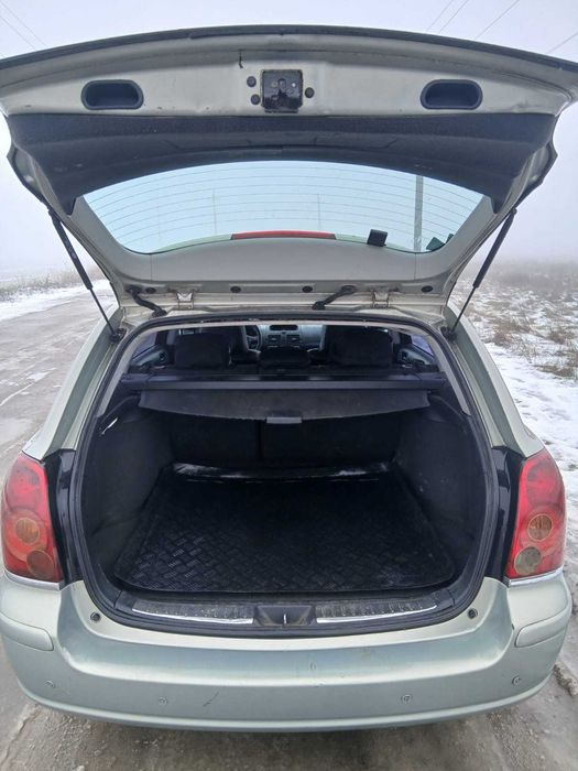 Продаж Toyota Avensis