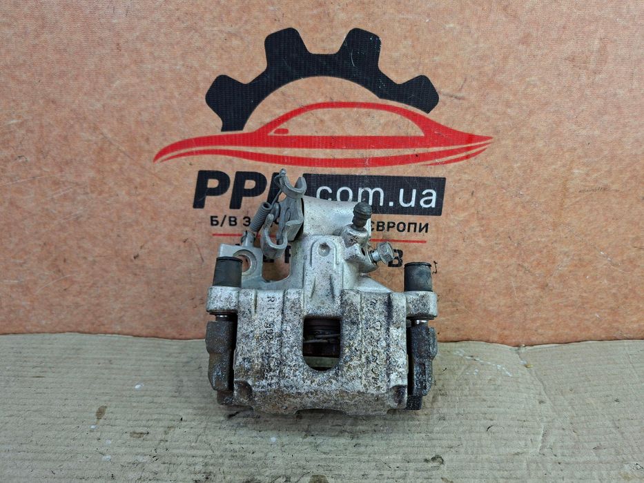 Toyota Yaris II 06-11 Суппорт задний правый