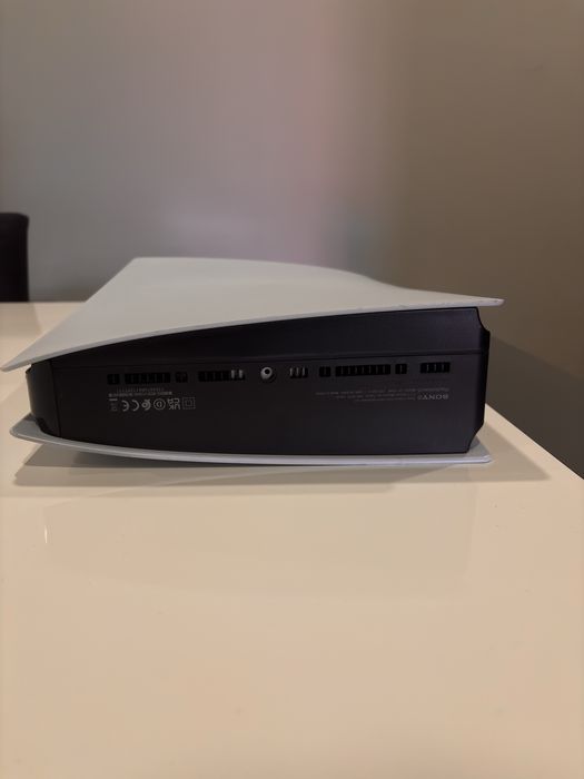Vendo PS5 Quase Nova + Conta com Jogos Digitais