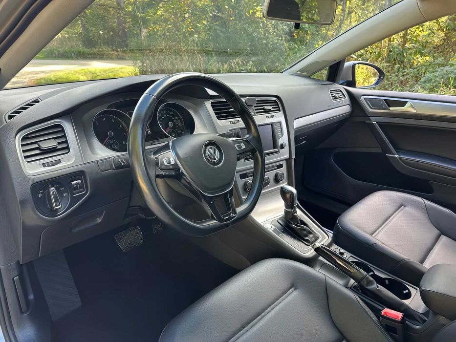 Volkswagen Golf      2017