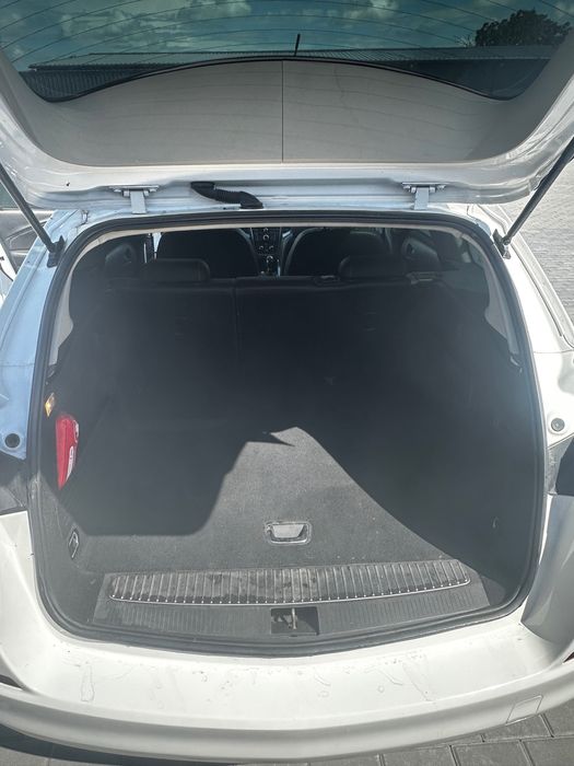 Opel Astra J 2011