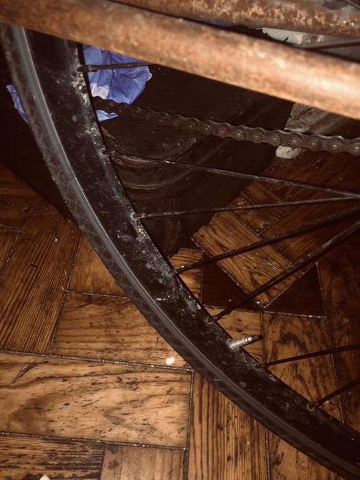 Bicicleta com rodas de carbon e kua. aluminio