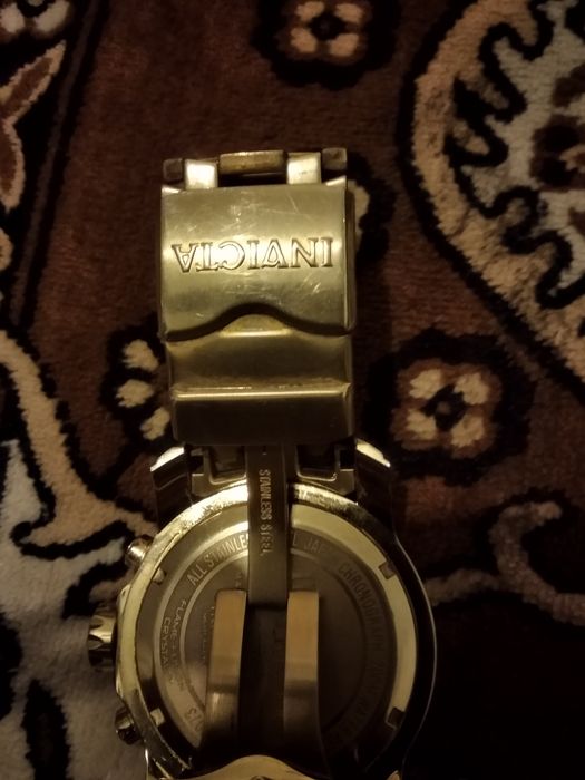 Продам часы  INVICTA оригинал .