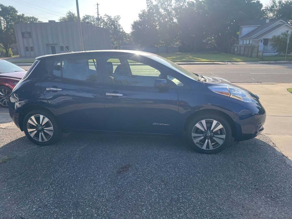 Nissan LEAF SL      2017