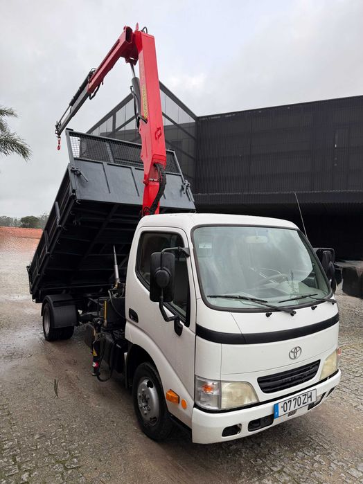 Carrinha toyota dyna tribasculante com grua
