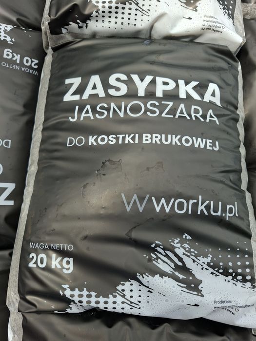 Zasypka do kostki brukowej.