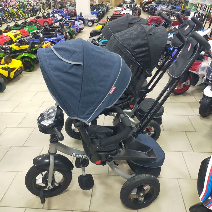 Велосипед трехколесный с родительской ручкой.