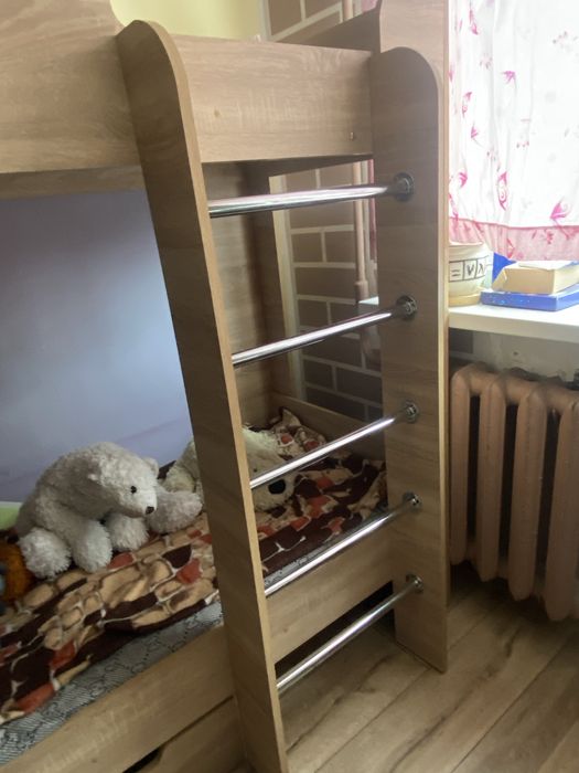 Продам Двухъярусную кровать.