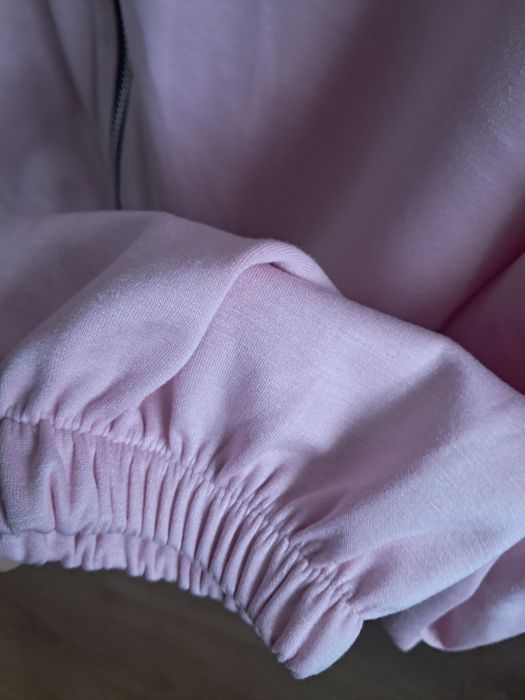 Krótka bluza z kapturem s