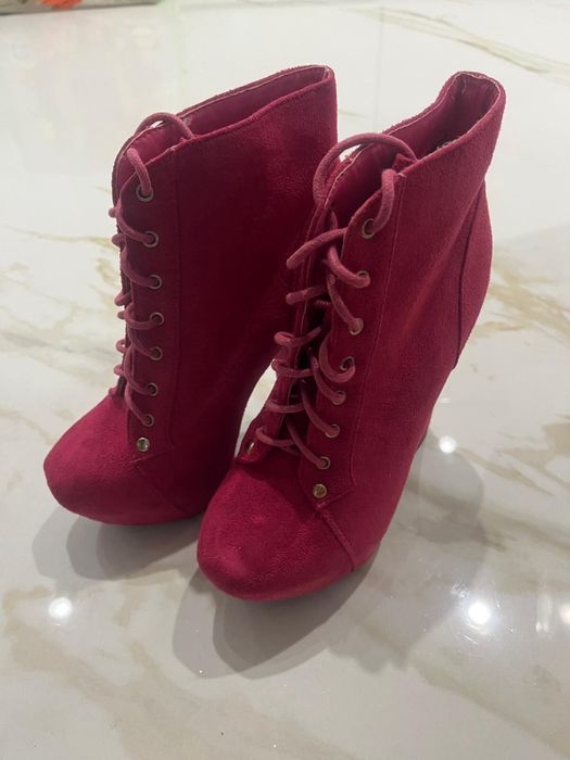 Botas de salto alto compensadas