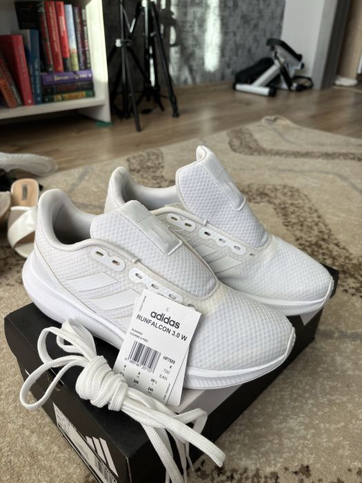 Жіночі бігові кросівки Adidas Runfalcon 3.0 W у білому кольорі 39 1/3