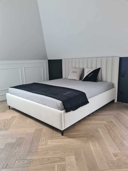 Łóżko tapicerowane półwałki sypialnia panele welur stelaż