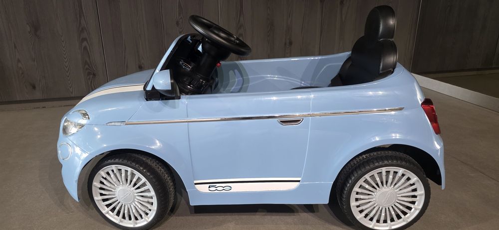 Vende se um carro para crianças, fiat 500