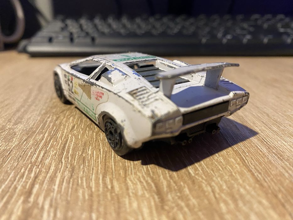 Lamborghini Coutach Bburago 1:43