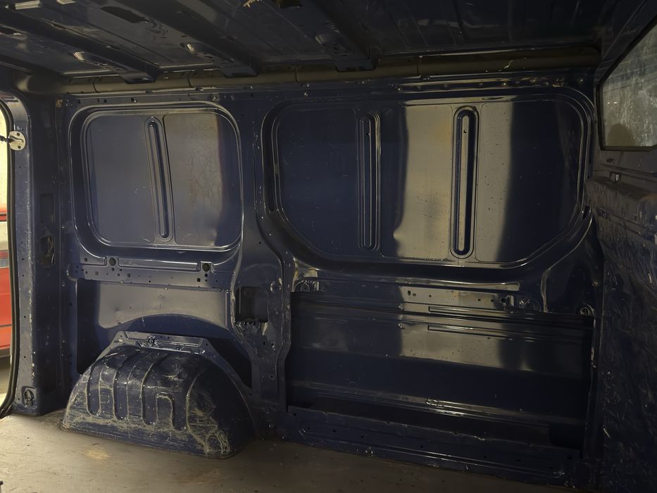 Opel. VIVARO 2.0 D // 6 передч / 2010 Р