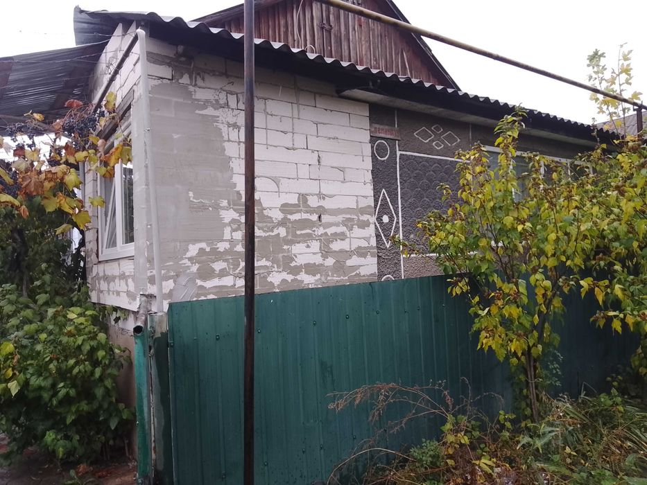 Продам півбудинку в центрі