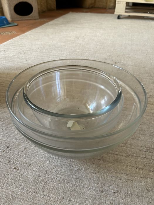 Conjunto de três taças de vidro