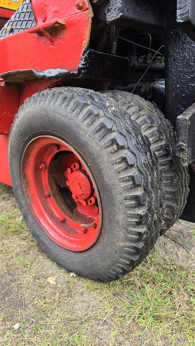 Wózek widłowy silnik Perkinsa