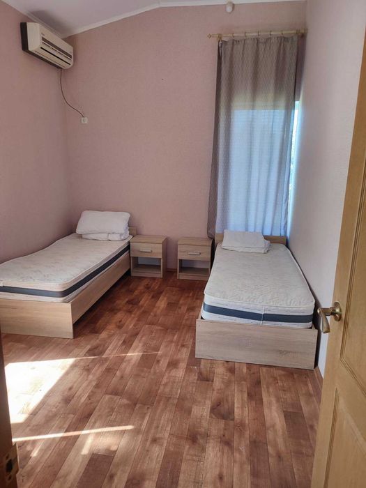 Свій котедж в Колеві біля моря здам в оренду.