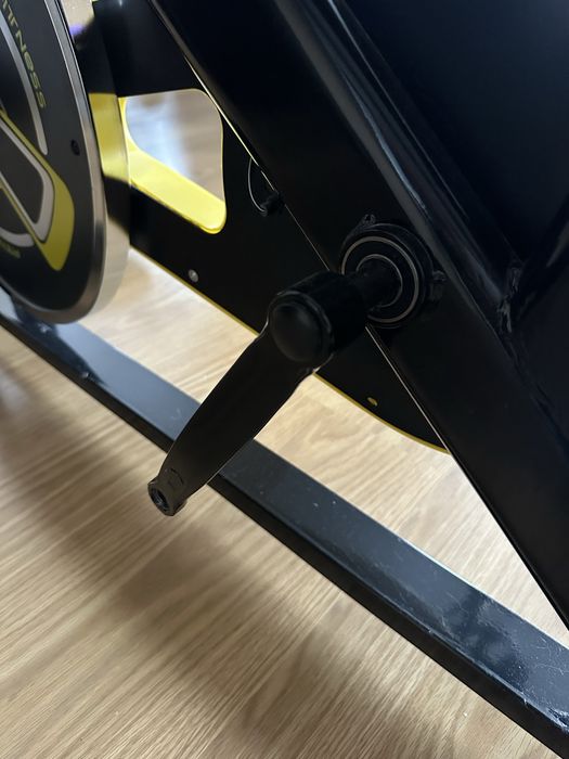 Велотренажер для дому з колесом попереду