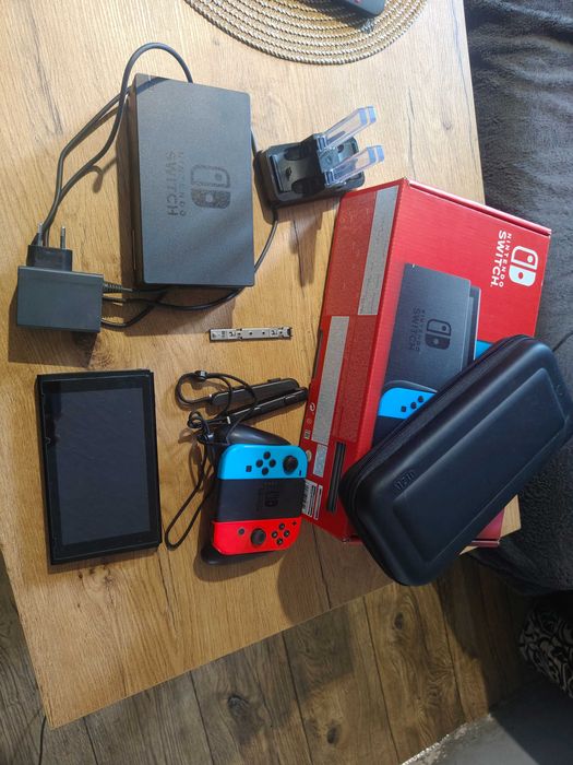 Nintendo Switch V2 Picofly 128 GB - cały zestaw