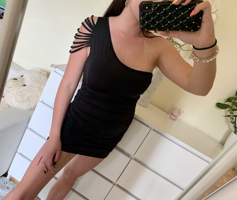 Sexy czarna marszczona na jedno ramie sznureczki sukienka mala czarna