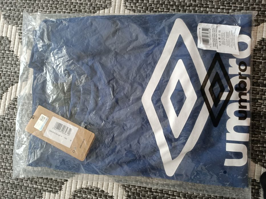 Koszulka Umbro r.M nowa