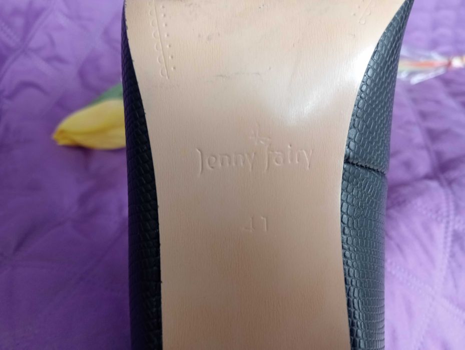 r.41 szpilki czarne (dowóz)