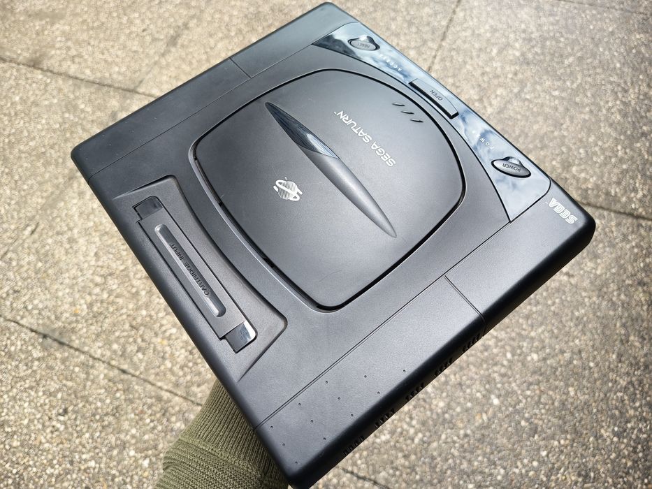 Sega Saturn a funcionar com comando