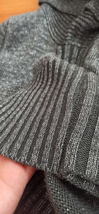 Sweter ze srebrną nitką M