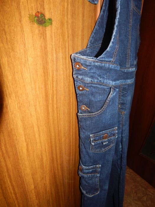 Продам джинсовый комбинезон для беременных с начесом б/у