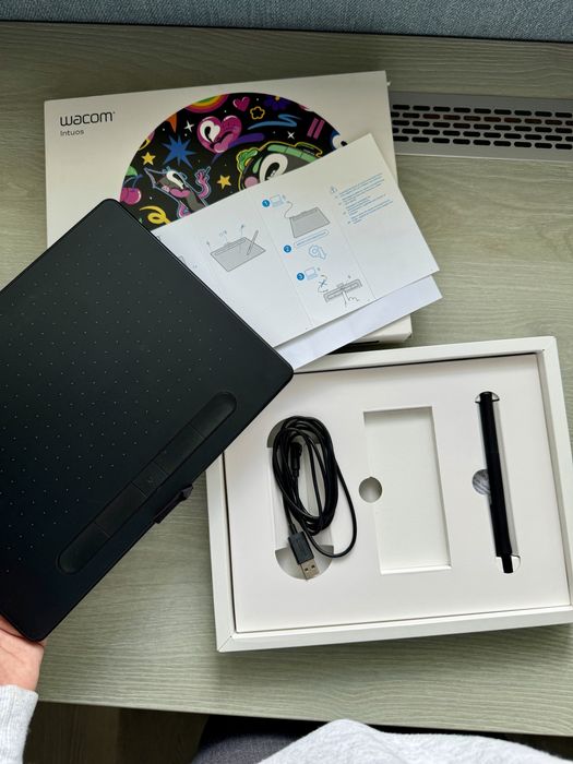Графічний планшет Wacom Intuos M Bluetooth (Black) CTL-6100WLK-N