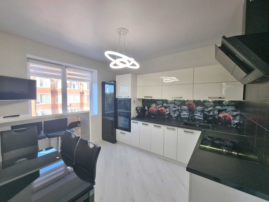 3-кімнатан квартира з ремонтом біля Центрального Парку