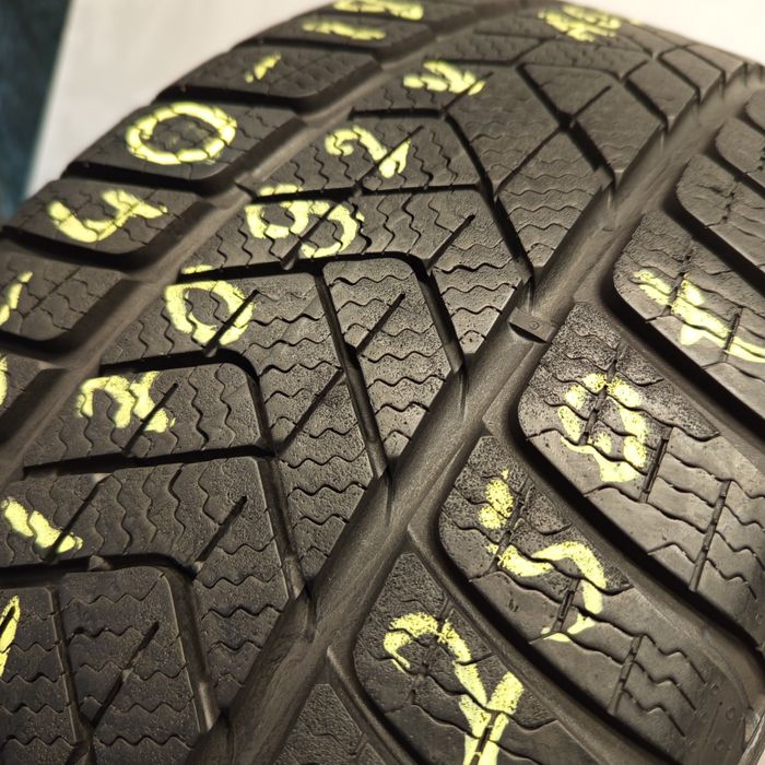 225/40R18 Pirelli Sottozero 3