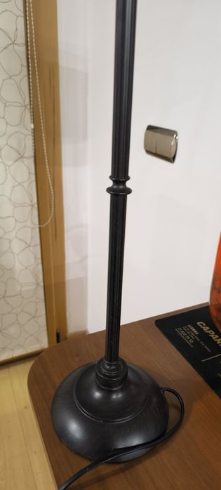 Candeeiro com pé em ferro