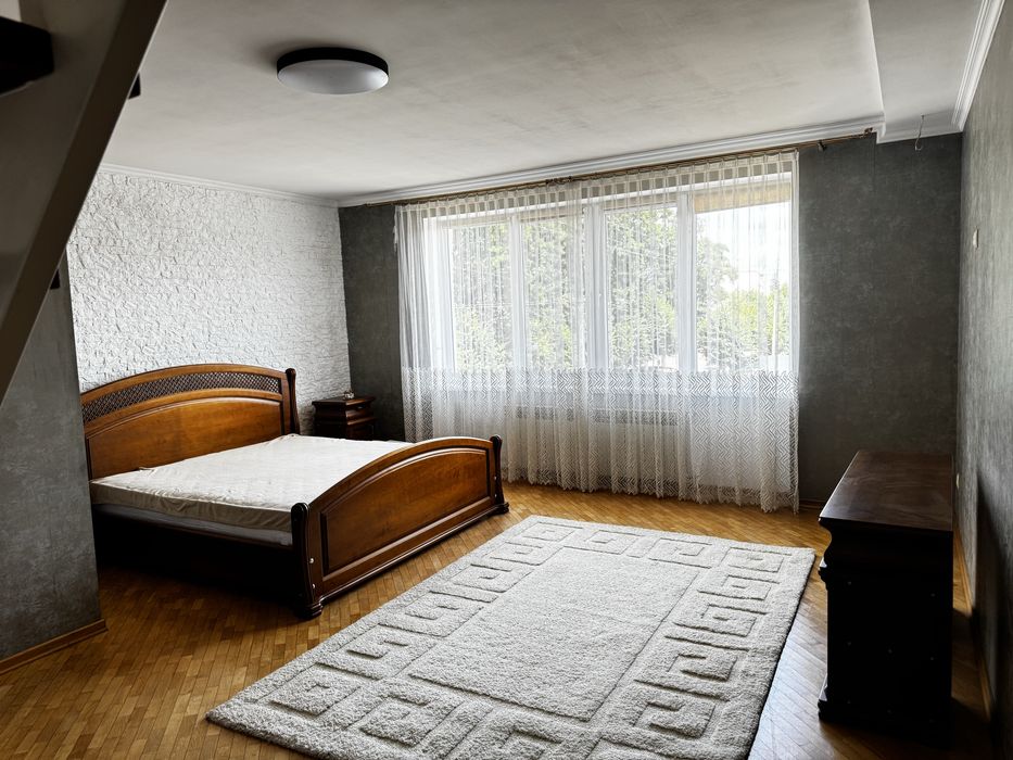 Продаж 4-х кімнатної квартири в м. Ківерці