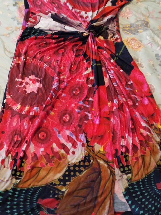 Czarna sukienka w czerwone kwiaty Ołówkowa Desigual M 38