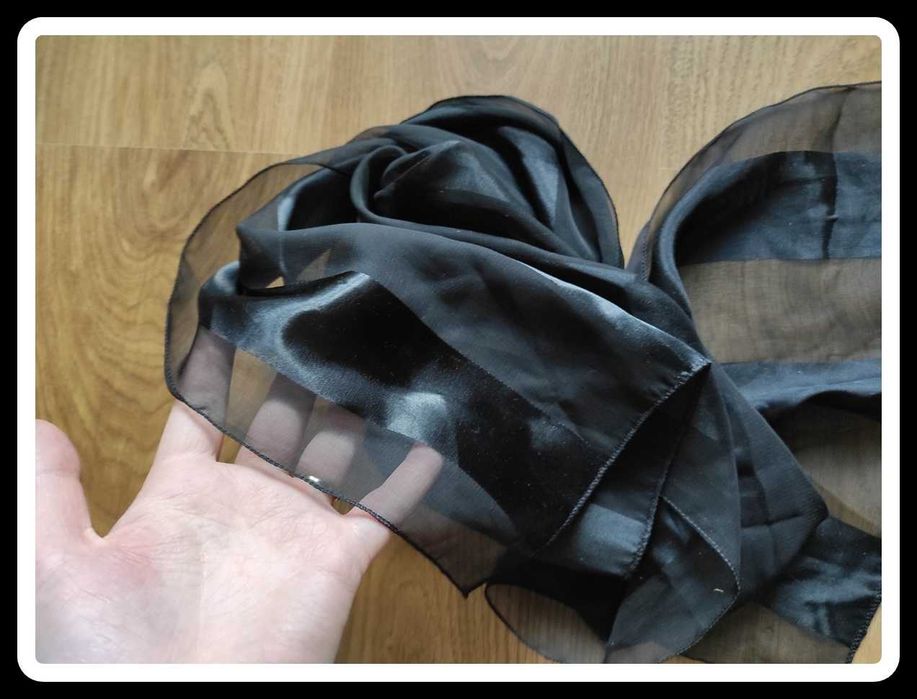 Czarny szal chusta 32 cm x 136 cm w pasy
