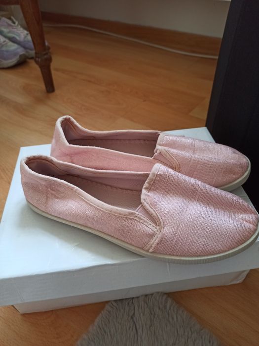Płaskie buty, baleriny damskie
