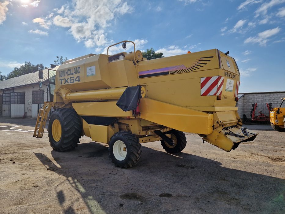Kombajn zbożowy NEW HOLLAND TX 64 heder 5.18 nie claas