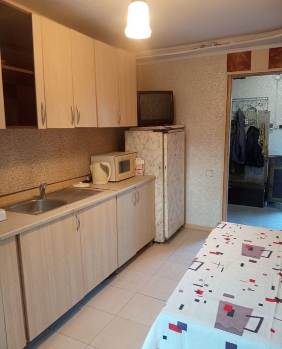 У продажу капітальний двоповерховий будинок .(В)