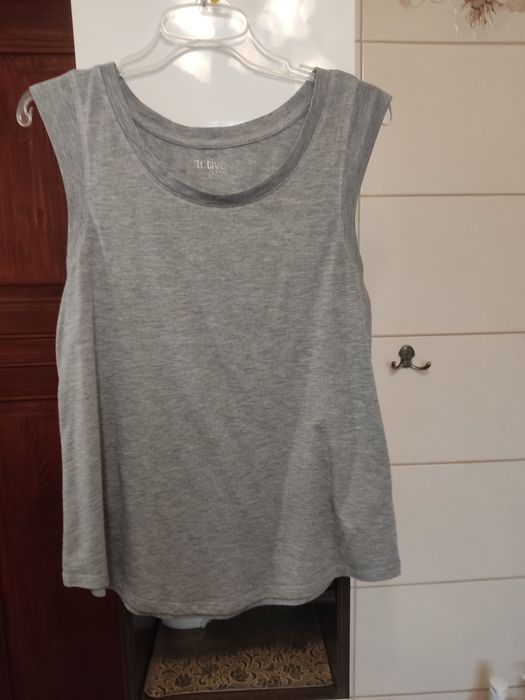 Bluzki damskie z krótkim rękawem i bez