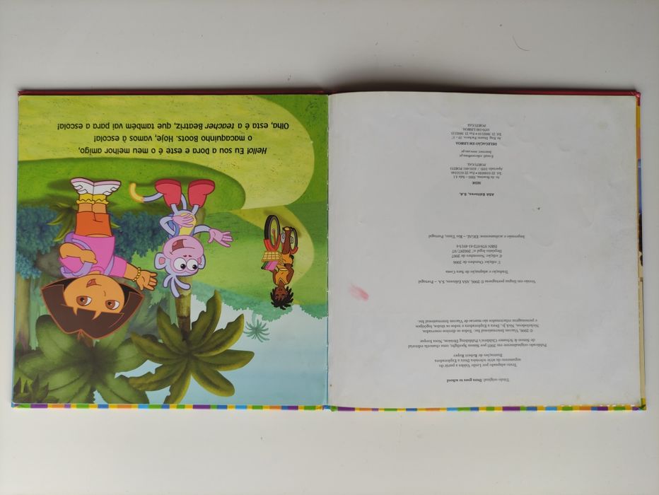 Dora vai à escola