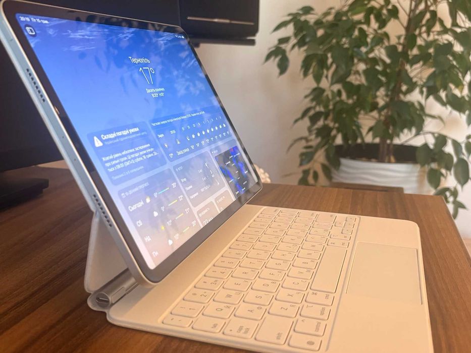 iPad Pro m2 128 гіг 11 дюймів 2024 IPS разом з Apple MagicKeyboard білого кольору