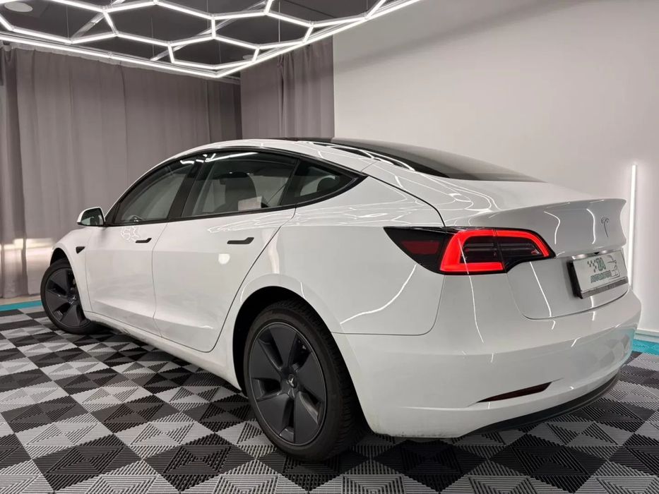 Tesla Model 3 Standard RWD foto 4