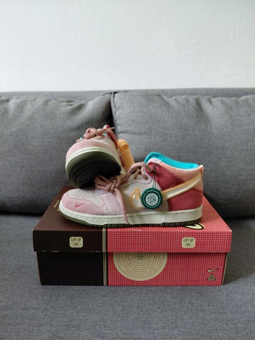 Nike Dunk Mid Social Status Free Lunch Strawberry Milk