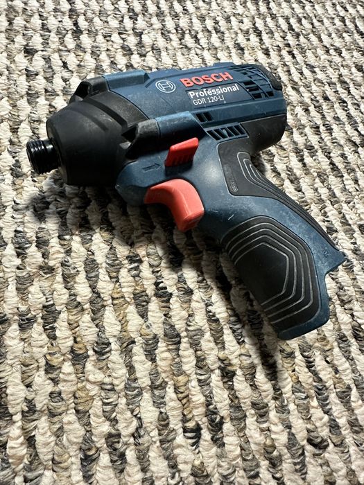 Ударний гайковерт бош