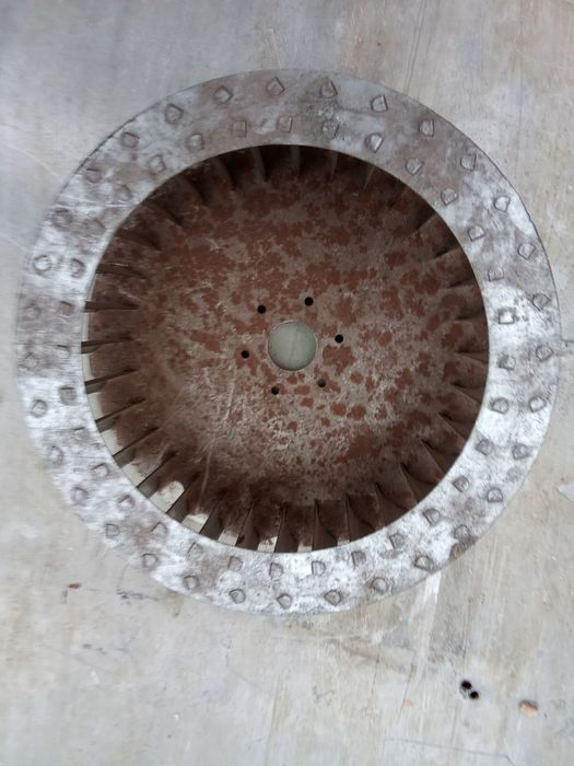 Продам крильчатку на витяжку в майстерні  гаражі чи  де ще.